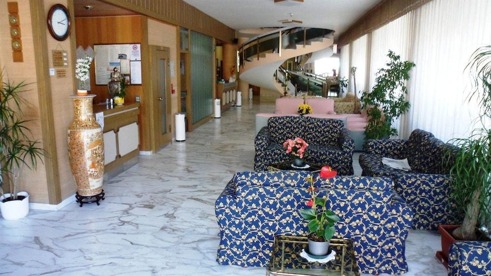 Hotel Reali Chianciano Terme Exterior photo