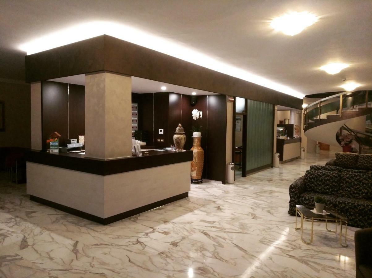 Hotel Reali Chianciano Terme Exterior photo